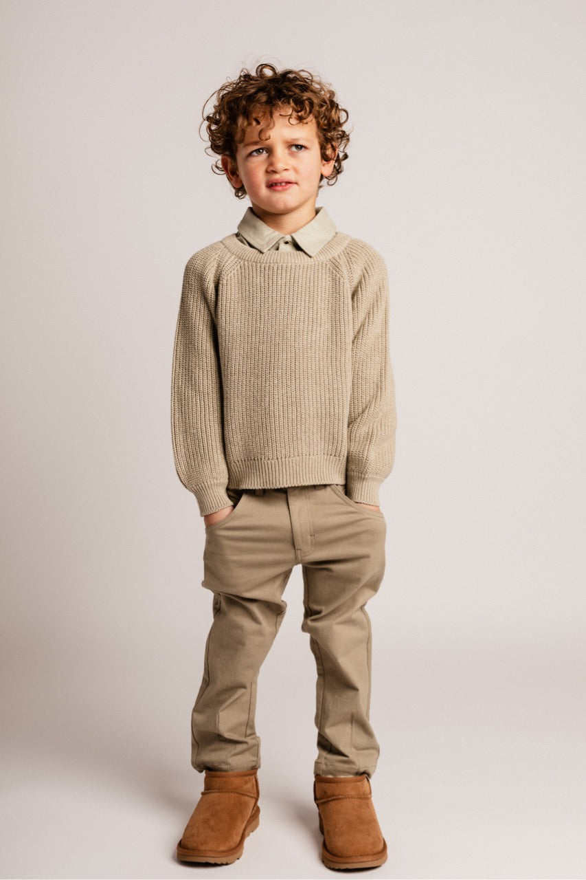 Jongens Pants Bercher oversized van Baje Studio in de kleur Green moss in maat 134-140.