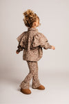 Meisjes Flared Pants Preda van Baje Studio in de kleur Sand desert  AOP in maat 134-140.