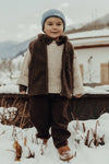 Jongens Bodywarmer Myso van Baje Studio in de kleur Brown choco in maat 134-140.