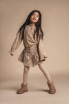 Meisjes Longsleeve with collar Healy van Baje Studio in de kleur Taupe light in maat 134-140.