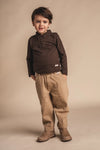 Jongens Polo longsleeve zipper Ferry van Baje Studio in de kleur Brown choco in maat 134-140.