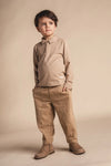 Jongens Polo longsleeve zipper Ferry van Baje Studio in de kleur Taupe light in maat 134-140.