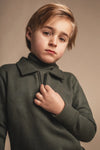 Jongens Polosweater with zipper Cooper van Baje Studio in de kleur Green agave in maat 134-140.