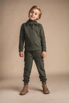 Jongens Polosweater with zipper Cooper van Baje Studio in de kleur Green agave in maat 134-140.