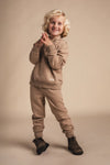 Jongens Sweatpants Port van Baje Studio in de kleur Taupe in maat 134-140.