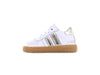 Meisjes Witte sneaker met gouden strepen van Shoesme in de kleur white gold in maat 23.