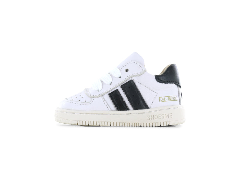 Shoesme Witte sneaker met zwarte strepen