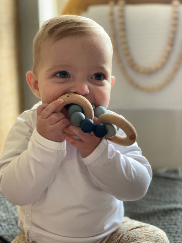Chewies Basic Rattle - Ombre Blue
