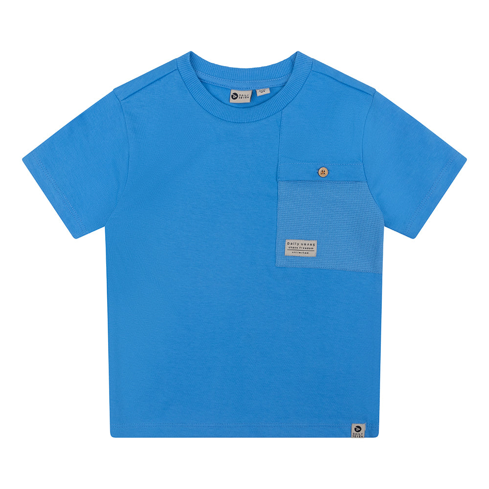 Jongens T-Shirt Pocket van Daily7 in de kleur Soft Blue in maat 128.