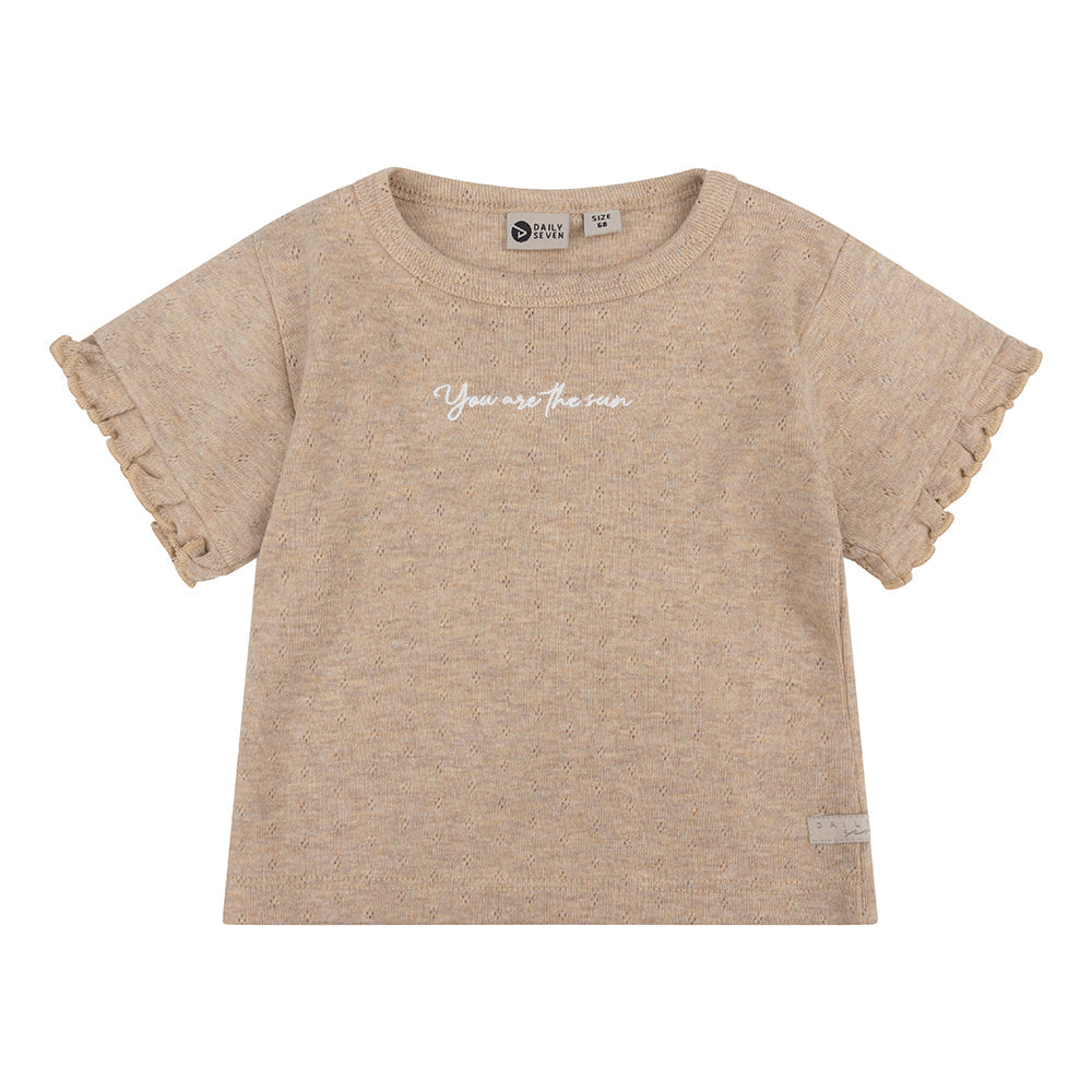 Meisjes Organic T-shirt Shortsleeve Pointelle van Daily7 Newborn in de kleur Sand Melange in maat 68.