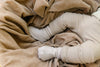 Unisexs Pants DION van Quapi Newborn in de kleur Oatmeal Melange in maat 68.