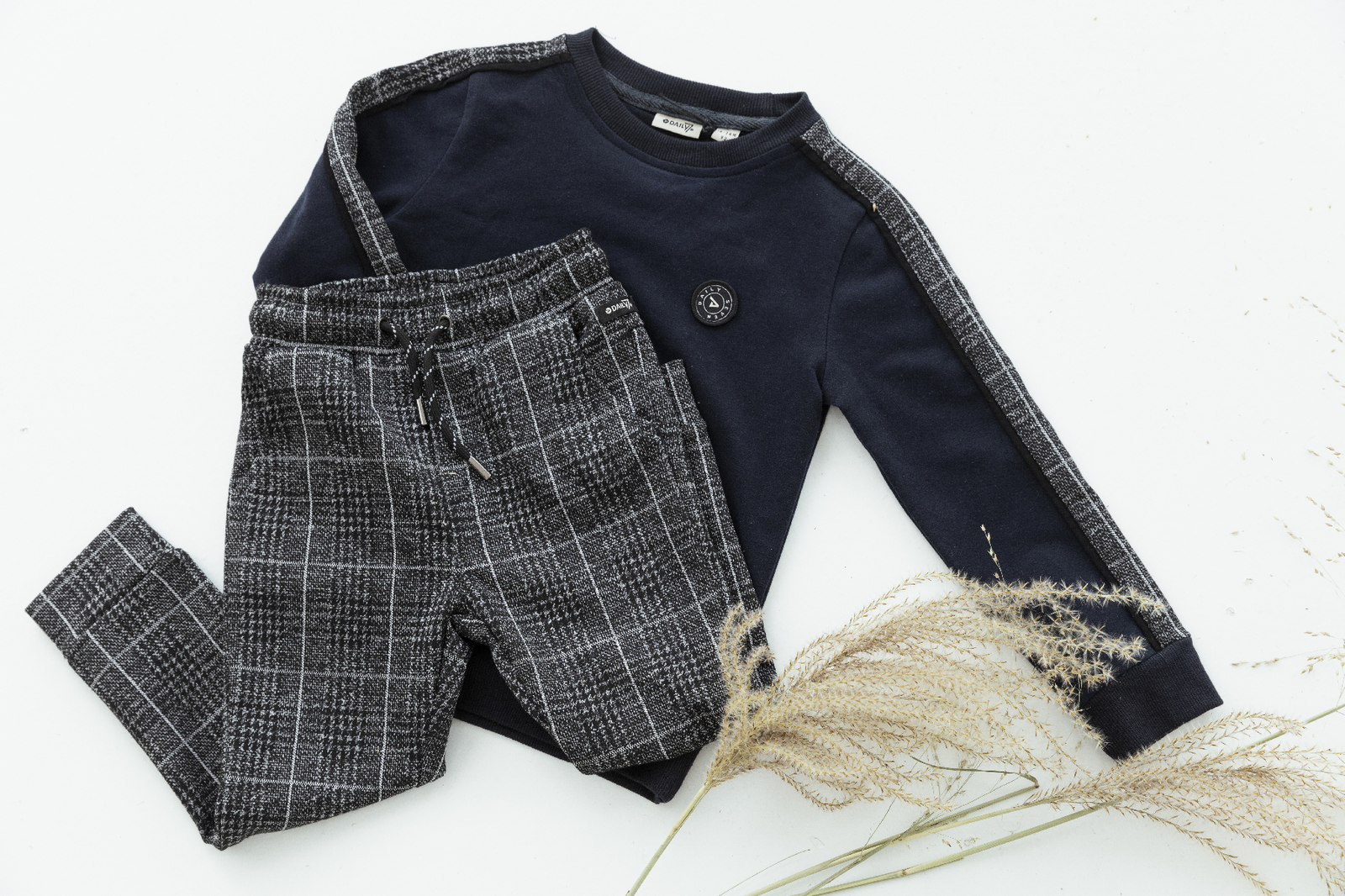 Daily7 Crewneck Check Sleeve - Bubbles & Bo