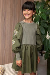 Meisjes Woven Dress With Balloon Sleeves van Like Flo in de kleur Army in maat 140.