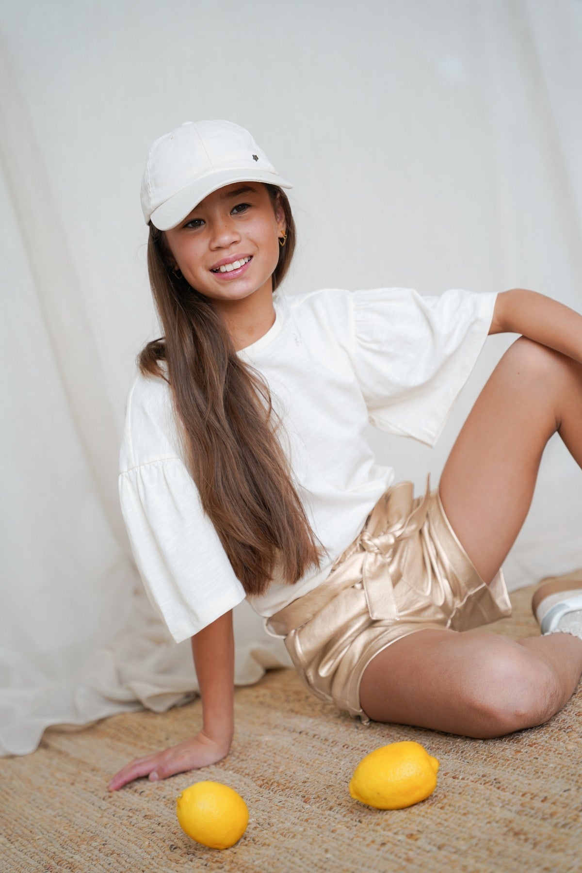 Meisjes Fay-Linn fake leather short with shell belt van Like Flo in de kleur Gold in maat 134-140.