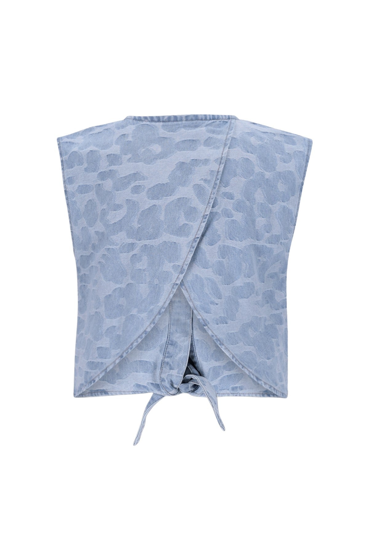 Meisjes Clara chambrey knotted top with CF closure van Like Flo in de kleur Denim AOP in maat 134-140.