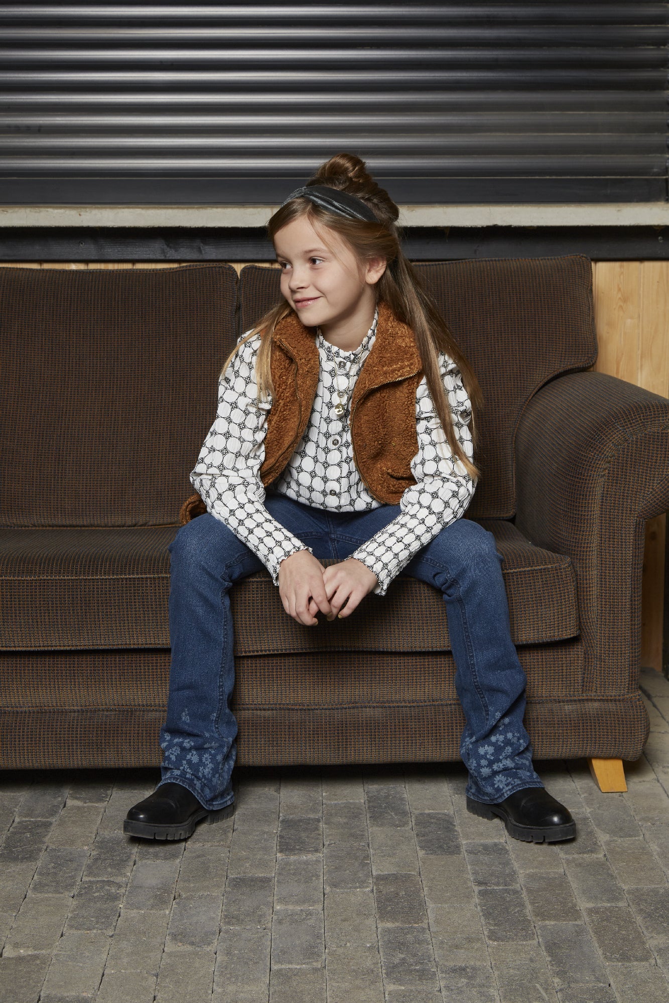 Meisjes Gilet Teddy van Indian Blue Jeans in de kleur Sand Caramel in maat 176.