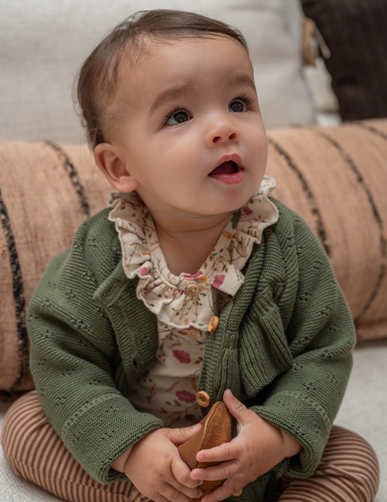 Meisjes Knit Cardigan Ruffle van Klein Baby in de kleur Beetle in maat 74.