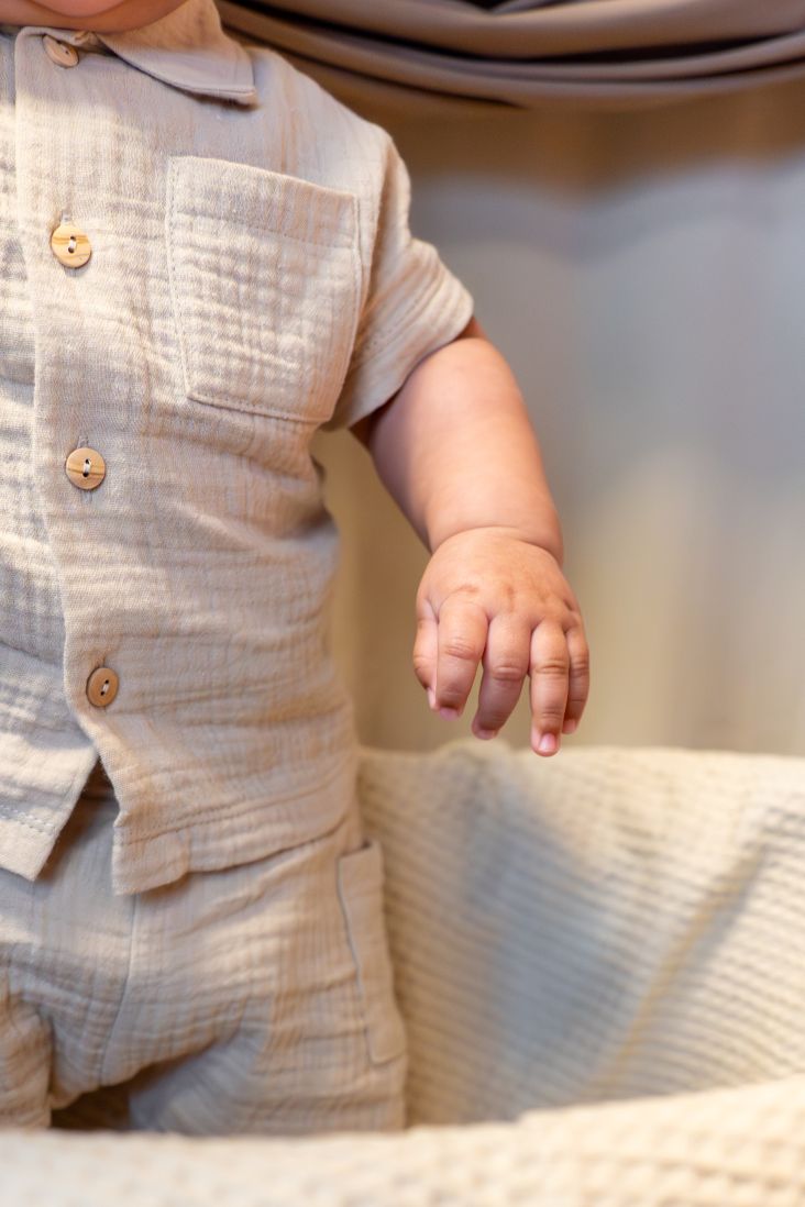 Jongens Shirt Buttons Mousseline van Klein Baby in de kleur Pepper in maat 74.