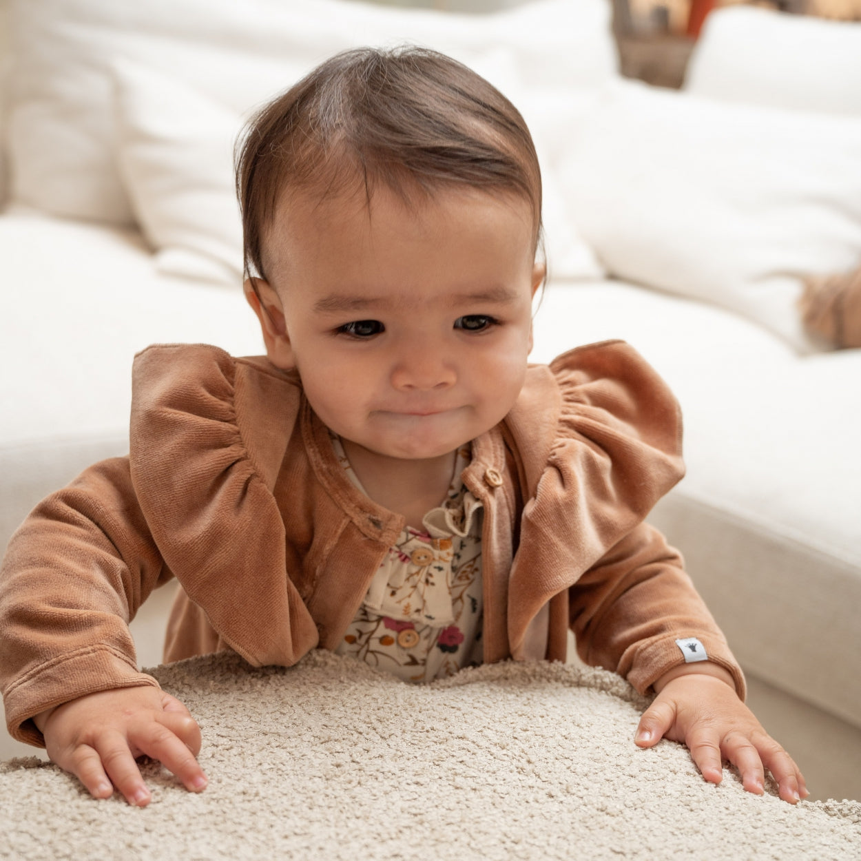 Meisjes Cardigan Ruffle Velours van Klein Baby in de kleur Burro in maat 86.