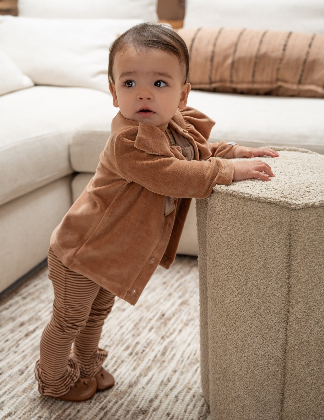 Meisjes Cardigan Ruffle Velours van Klein Baby in de kleur Burro in maat 86.