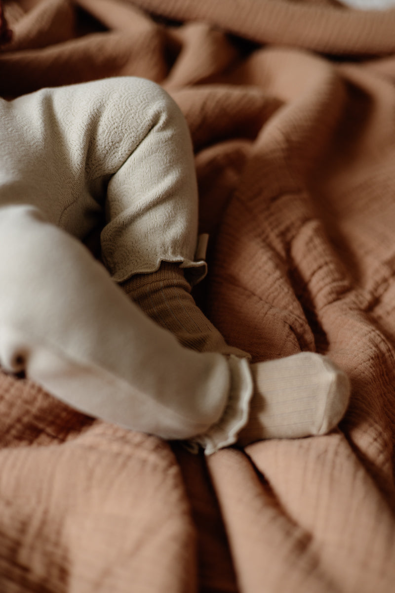 Meisjes Pants LELIE van Levv Newborn in de kleur Beige in maat 74.