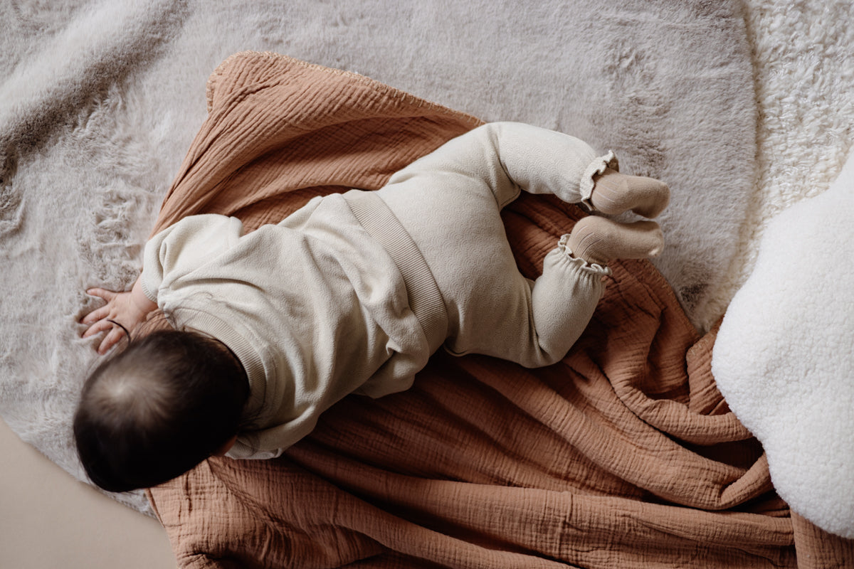 Meisjes Pants LELIE van Levv Newborn in de kleur Beige in maat 74.