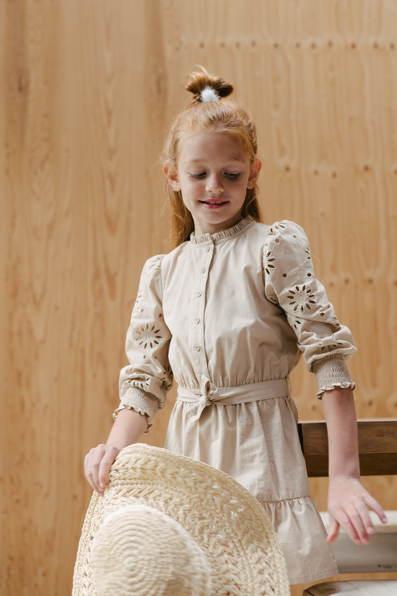 Meisjes DRESS SAMMA van Little Levv in de kleur Sand in maat 128.