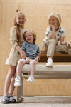 Jongens SHIRT SAMUEL van Little Levv in de kleur AOP Sand Stripe in maat 128.