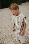 Jongens SHIRT SCOTT van Little Levv in de kleur AOP Cream Stripes in maat 128.