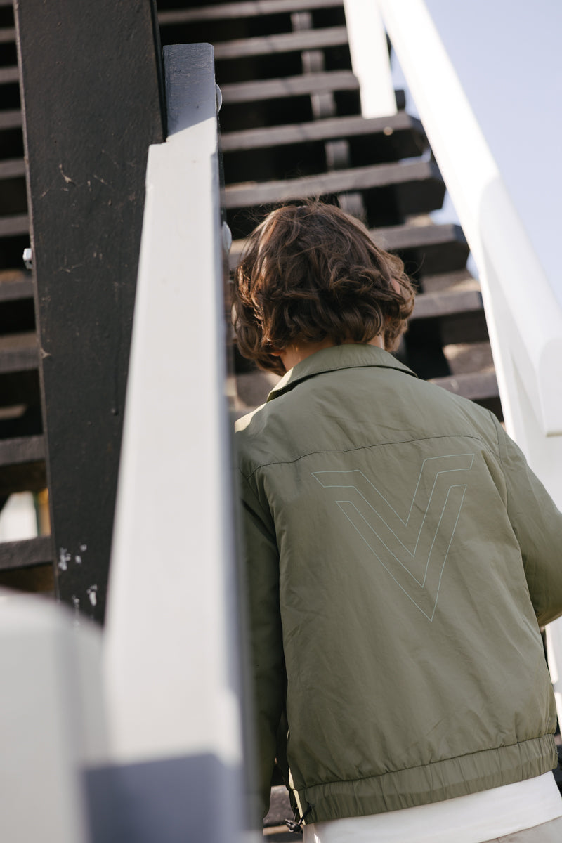 Jongens Jacket BOWEN van Little Levv in de kleur Dark Green in maat 128.