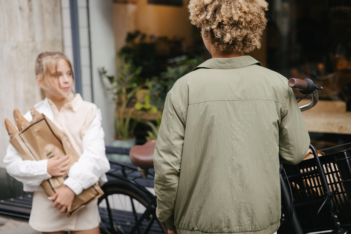 Jongens Jacket BOWEN van Little Levv in de kleur Dark Green in maat 128.