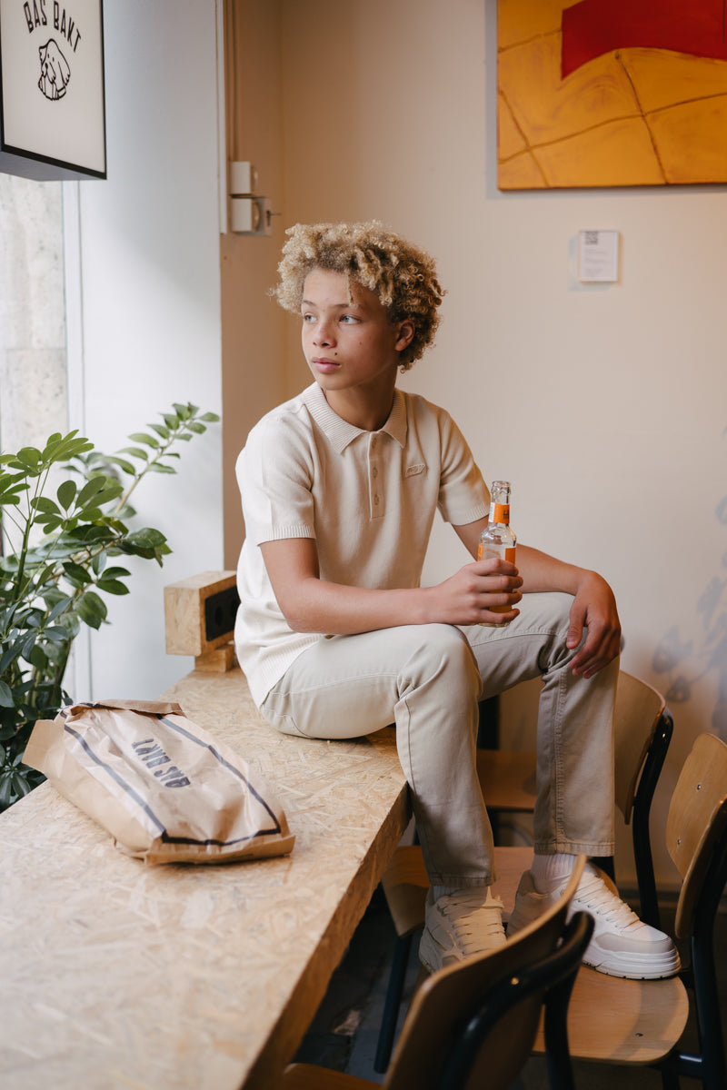 Jongens Pants BRUNO van Little Levv in de kleur Dessert Sand in maat 128.