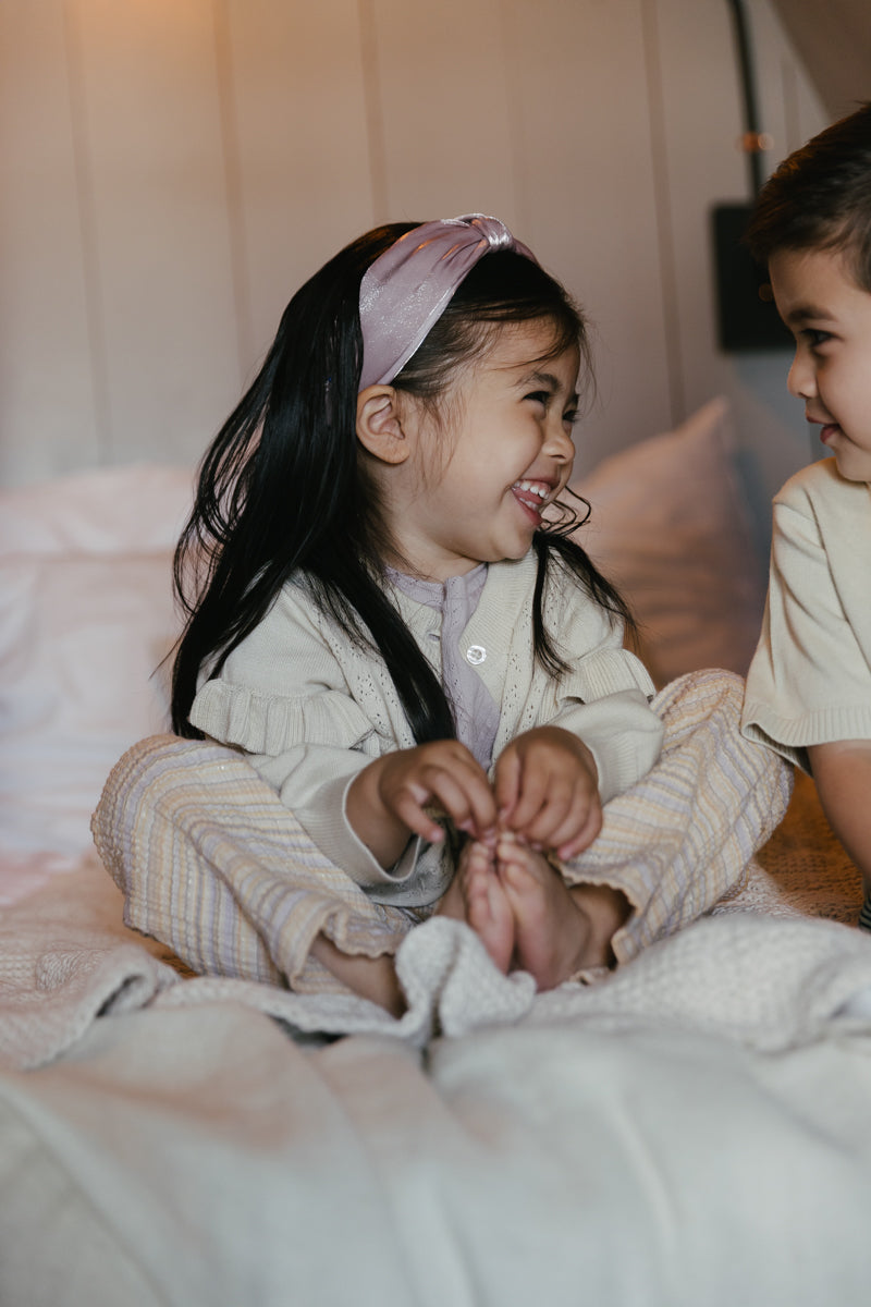 Meisjes Knitted Cardigan BIIJKE van Little Levv in de kleur Cream in maat 128.