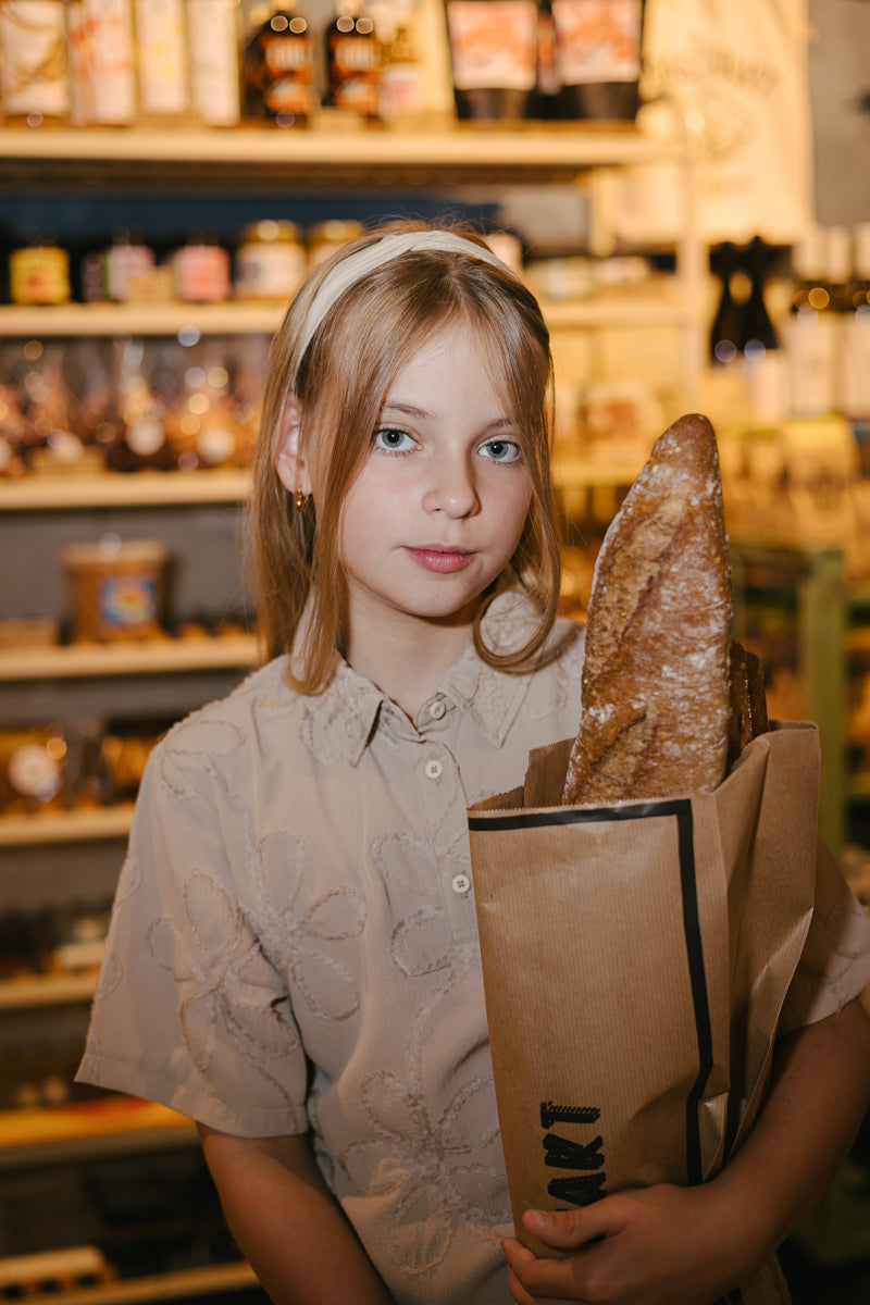 Meisjes Blouse ALEXA van Little Levv in de kleur Almond in maat 128.