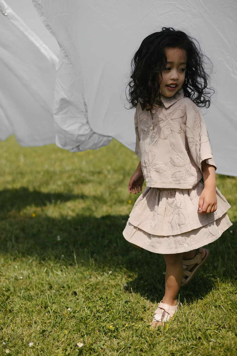 Meisjes Blouse ALEXA van Little Levv in de kleur Almond in maat 128.