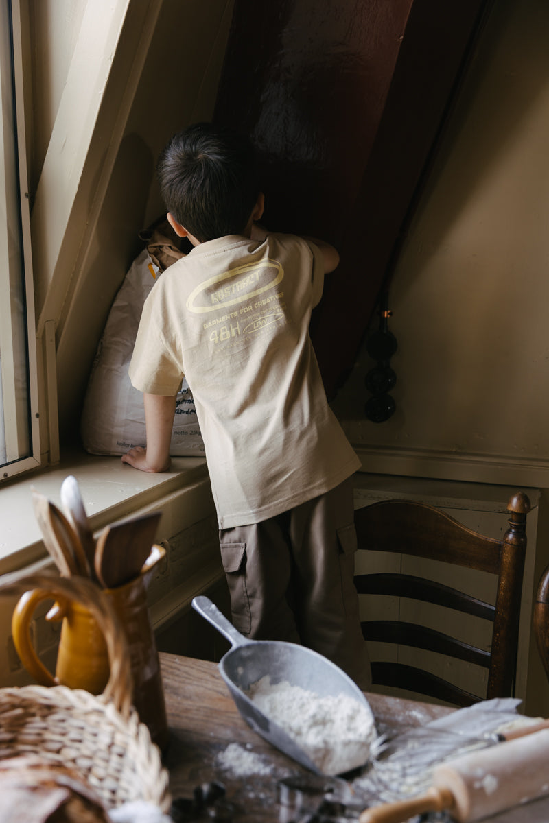 Jongens T-Shirt BEER van Little Levv in de kleur Light Sand in maat 128.