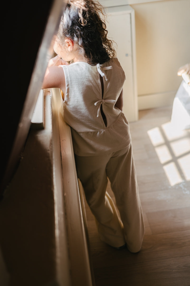 Meisjes Top BELLIS van Little Levv in de kleur Oatmeal in maat 128.