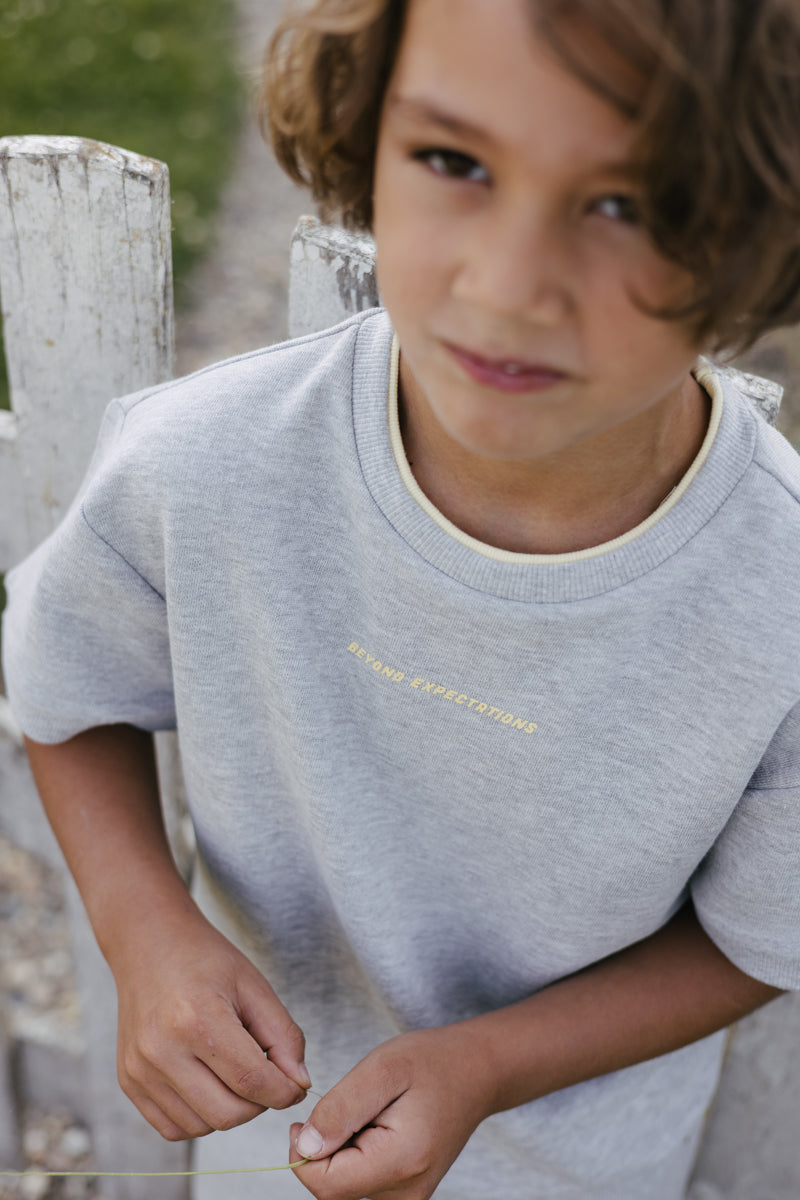 Jongens Sweater SS BINK van Little Levv in de kleur Grey Melee in maat 128.