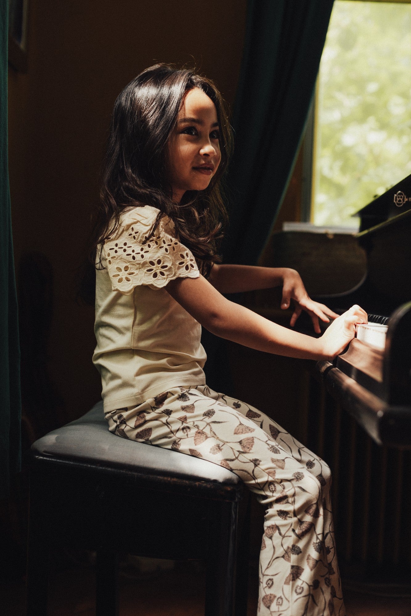 Baje Studio Flare Legging Luzia AOP Creme oat