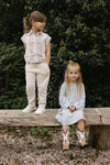 Meisjes Blouse MIEPLS241 van Little Levv in de kleur AOP Taupe Stripe in maat 128.