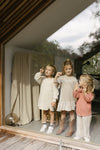 Jongens Jeans short MINOLS243 van Little Levv in de kleur Light Grey Denim in maat 128.
