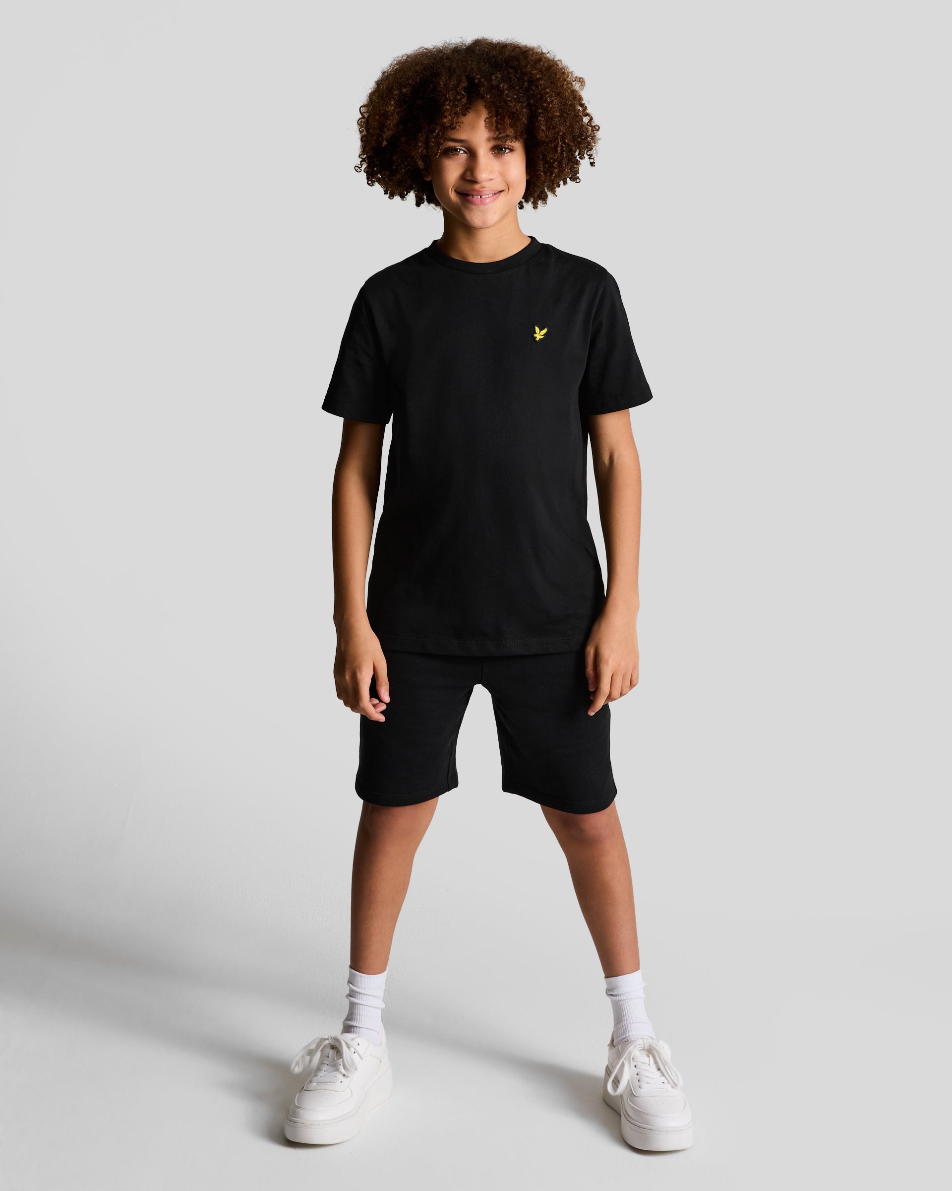 Jongens Sweat Short van Lyle & Scott in de kleur Z865 Jet Black in maat 170-176.