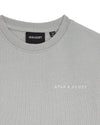 Jongens Script Crew Neck Sweatshirt van Lyle & Scott in de kleur X570 Grey Mirage in maat 170-176.