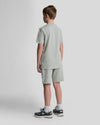 Jongens Script Embroidered Sweat Short van Lyle & Scott in de kleur X570 Grey Mirage in maat 170-176.