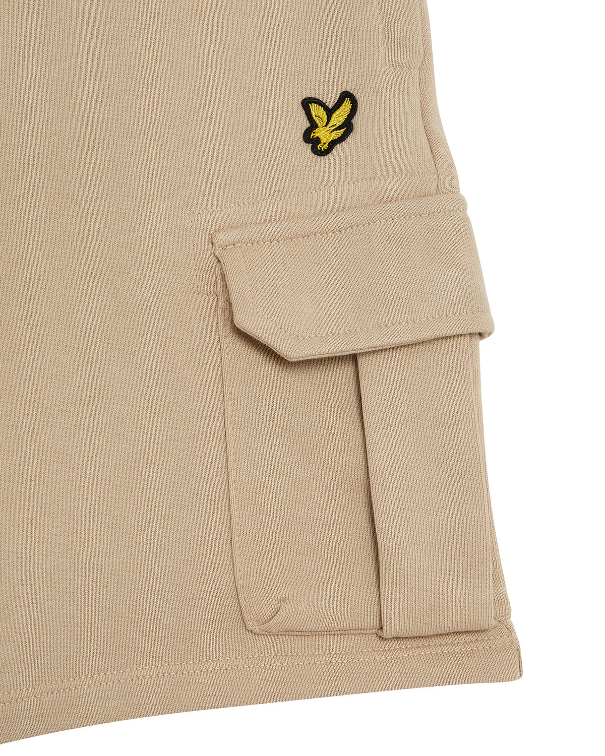 Jongens Cargo Sweat Short van Lyle & Scott in de kleur Z151 Stone in maat 170-176.