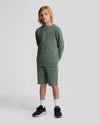 Jongens Tonal Sweat Short van Lyle & Scott in de kleur X583 Green Mercurial in maat 170-176.
