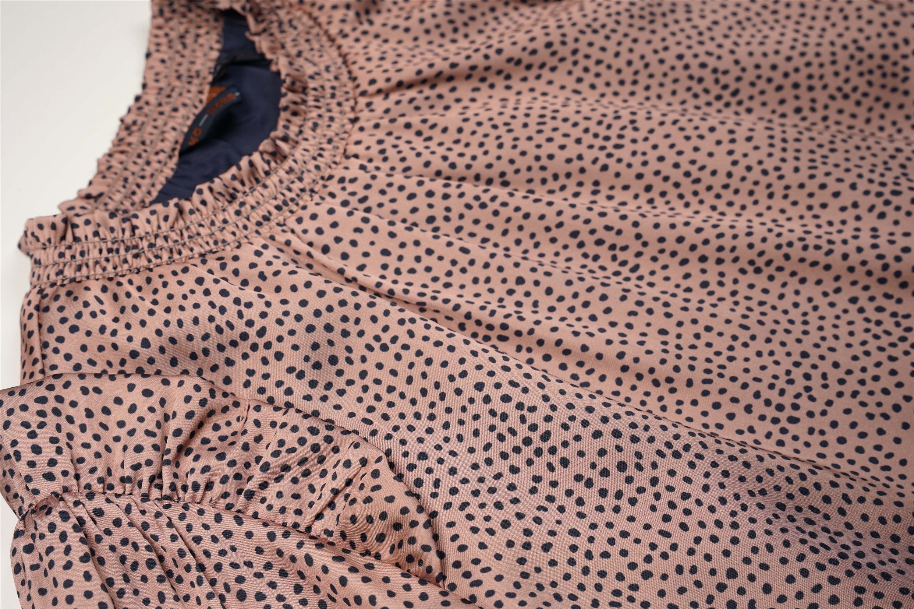 Meisjes Tami Girls Blouse Aop Dots Sand van NoNo in de kleur Sand Blush in maat 134-140.