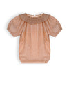 Meisjes Tommy Girls Plisse Blouse Light Gold van NoNo in de kleur Light Gold in maat 134-140.