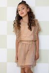 Meisjes Merle Girls Plisse Dress S/Sl Light Gold van NoNo in de kleur Light Gold in maat 134-140.