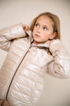 Meisjes Btwist Glossy Hooded Jacket van NoNo in de kleur Pearled Ivory in maat 134-140.